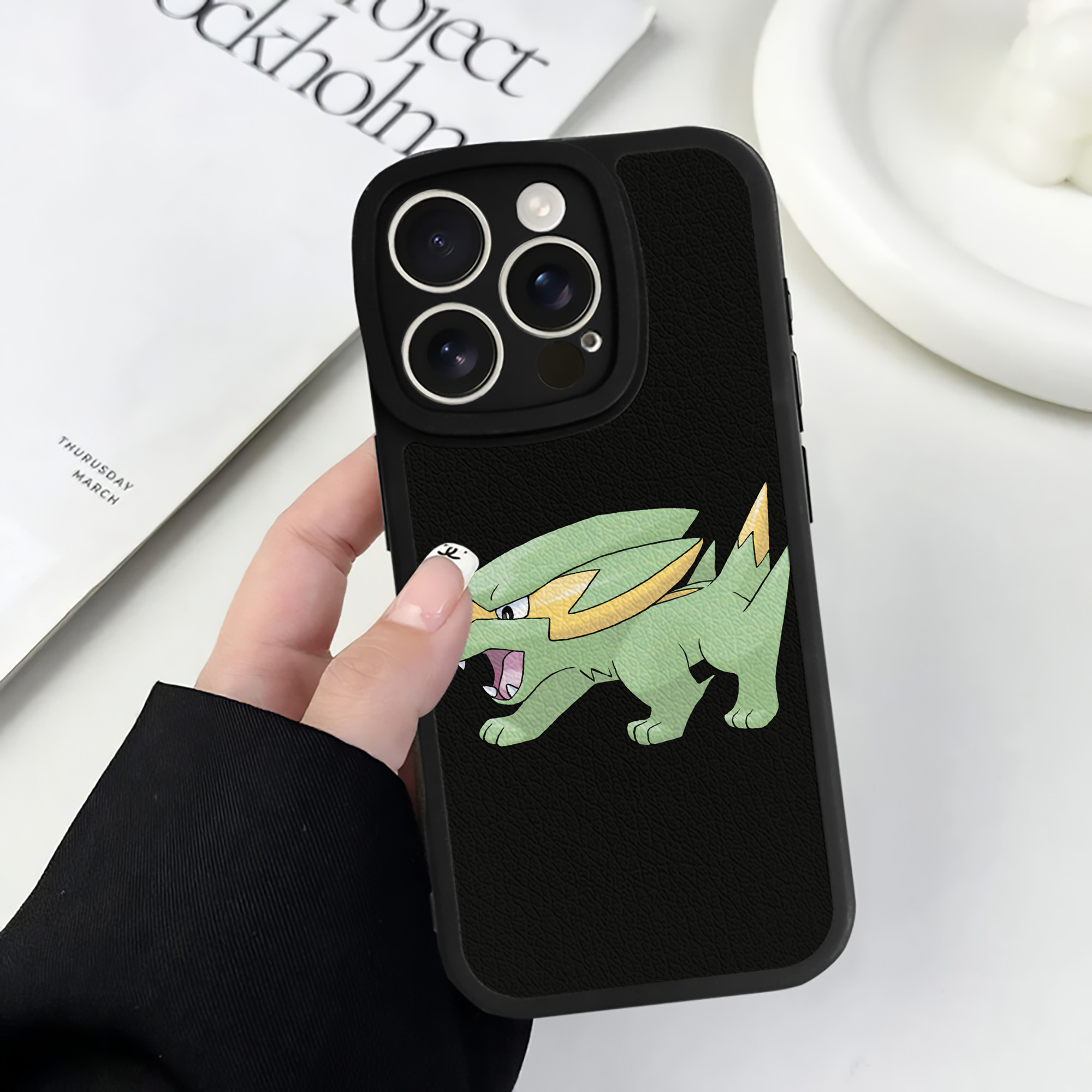（画像用） ポケットモンスター Pokémon 【iPhone 16シリーズ対応】シリコンスマホケース（レザー調） 材質：シリコン
